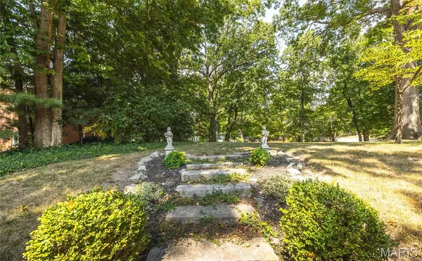 $849,500 | 1014 Henry Street, Alton, IL 62002