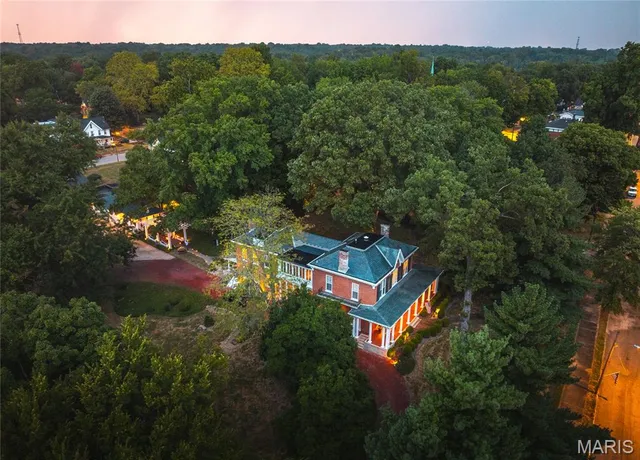 $895,000 | 1014 Henry Street, Alton, IL 62002