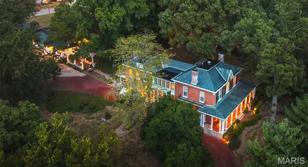 $849,500 | 1014 Henry Street, Alton, IL 62002