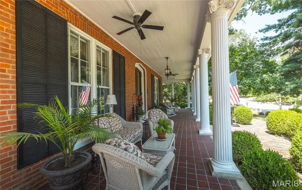 $849,500 | 1014 Henry Street, Alton, IL 62002