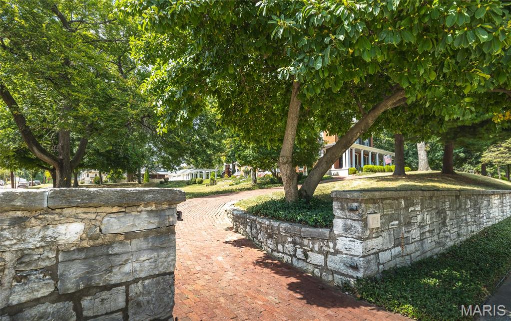 1014 Henry Street Alton, IL 62002 - Photo 32 of 39