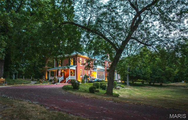 $895,000 | 1014 Henry Street, Alton, IL 62002