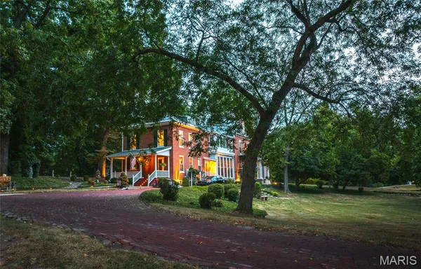 $849,500 | 1014 Henry Street, Alton, IL 62002