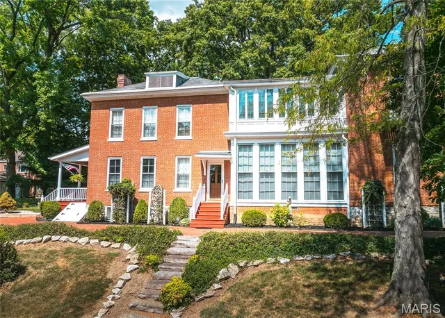 $895,000 | 1014 Henry Street, Alton, IL 62002