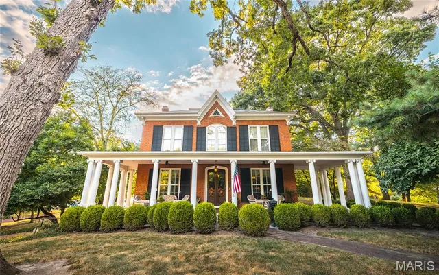 $895,000 | 1014 Henry Street, Alton, IL 62002