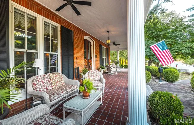 $895,000 | 1014 Henry Street, Alton, IL 62002