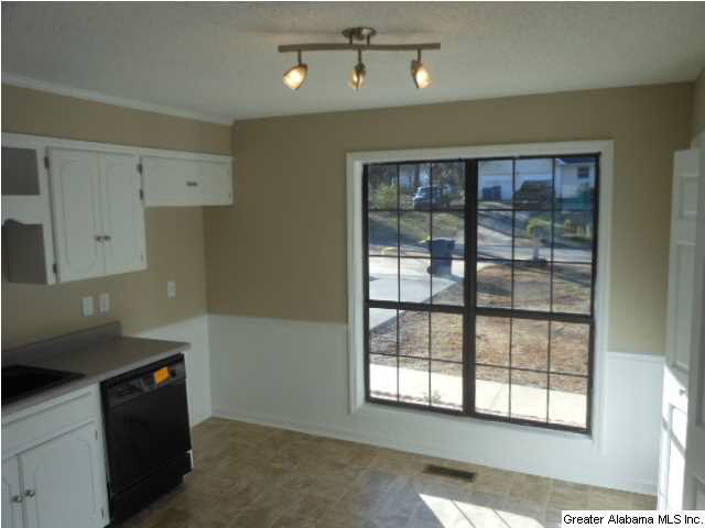 1206 Pointer Drive Southwest Jacksonville, AL 36265 - Photo 3 of 10