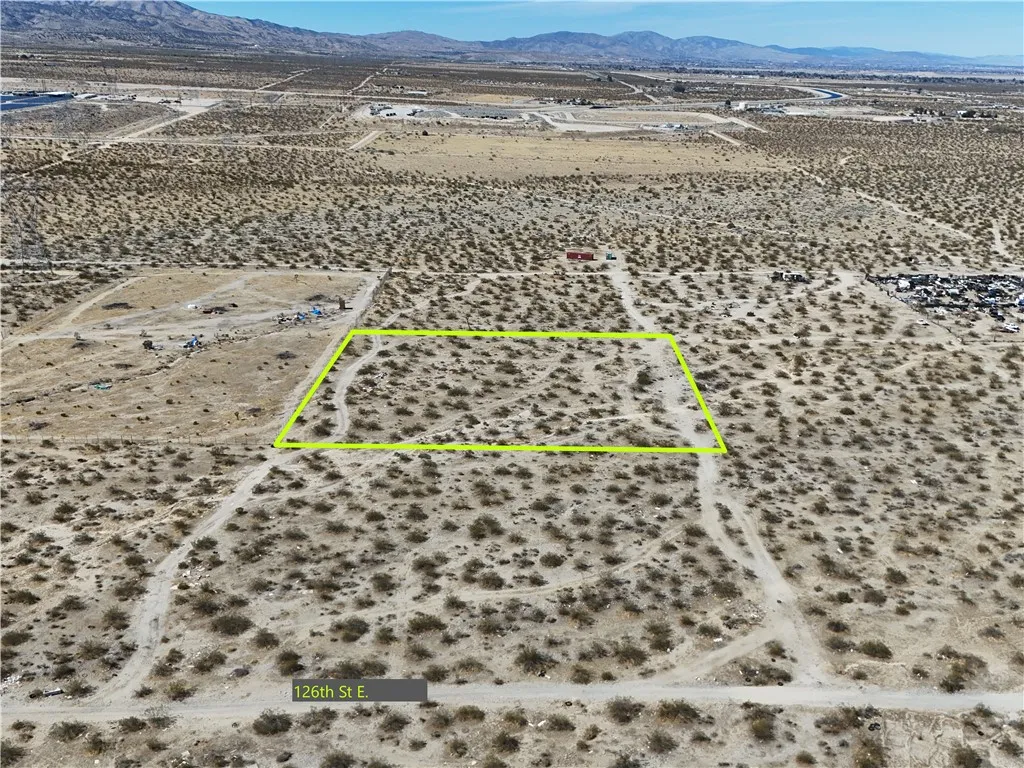 0 U10/126th Street East Compton, CA 90222 - Photo 3 of 4 a view of a water heater