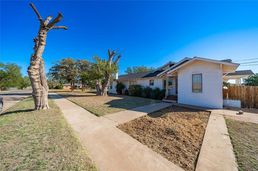 602 East Beauregard Street Rotan, TX 79546 - Photo 7 of 15 a view of a house with backyard and trees