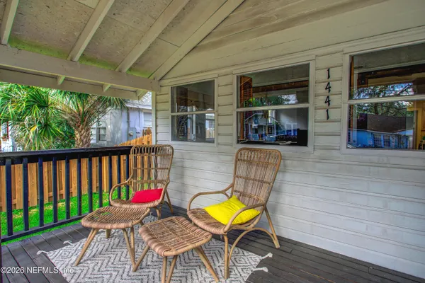 a view of sitting area with chairs