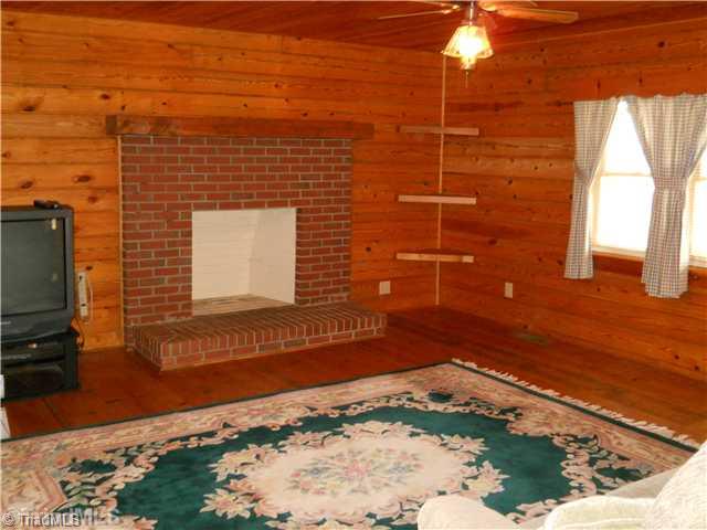 1130 Bryan Road Danbury, NC 27016 - Photo 13 of 16 Living Room.
