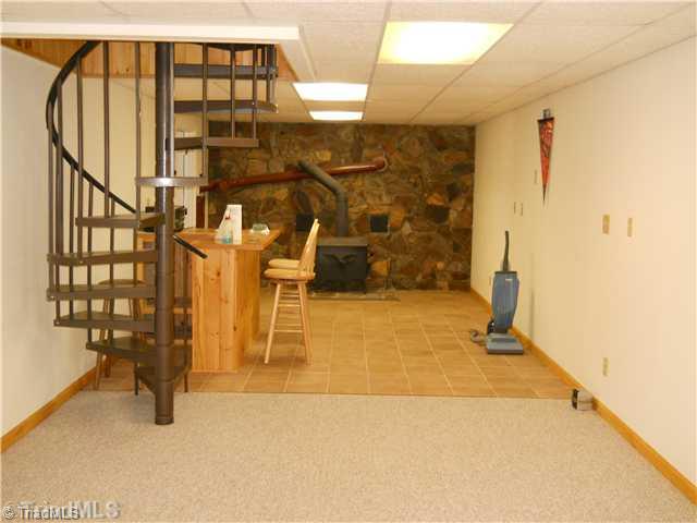 1130 Bryan Road Danbury, NC 27016 - Photo 14 of 16 Den/Family/Great Room.