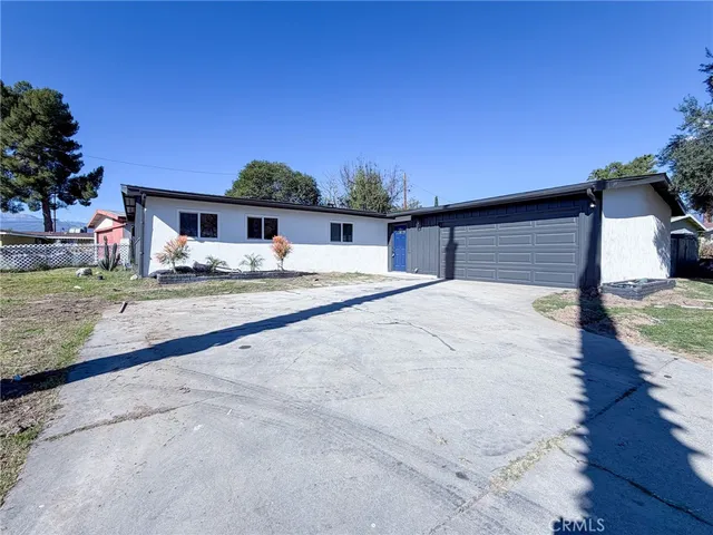 a house view with a outdoor space