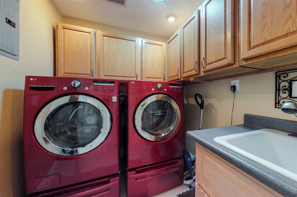 13535 Apache Road Poway, CA 92064 - Photo 8 of 23 Washer and Dryer do not convey