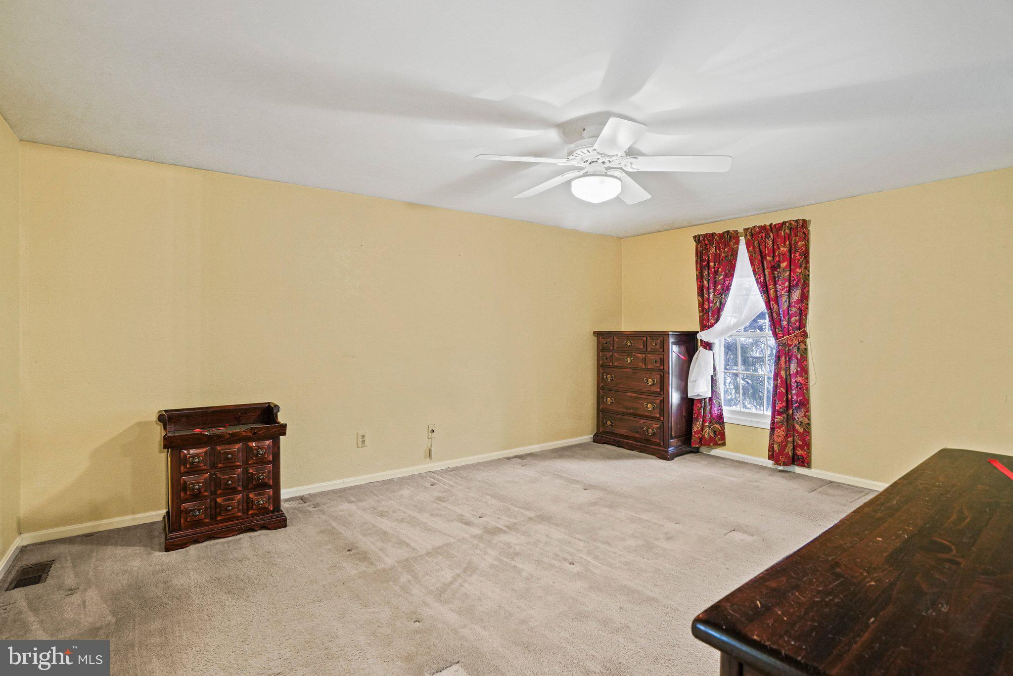 12737 Triple Crown Road Gaithersburg, MD 20878 - Photo 30 of 61 a view of a livingroom with wooden floor