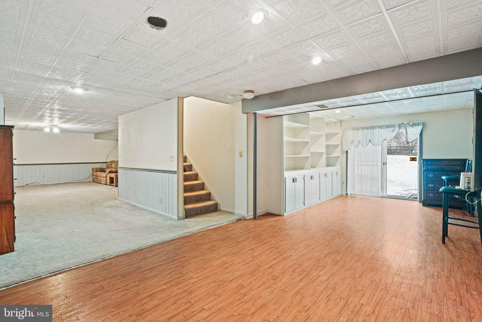 12737 Triple Crown Road Gaithersburg, MD 20878 - Photo 41 of 61 a view of a livingroom with wooden floor