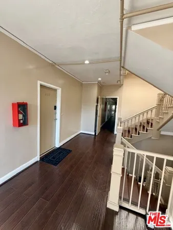 $1,395 | 334 North Heliotrope Drive, Unit 201, Los Angeles, CA 90004