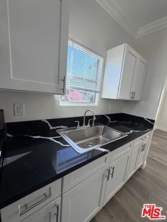 $1,395 | 334 North Heliotrope Drive, Unit 201, Los Angeles, CA 90004