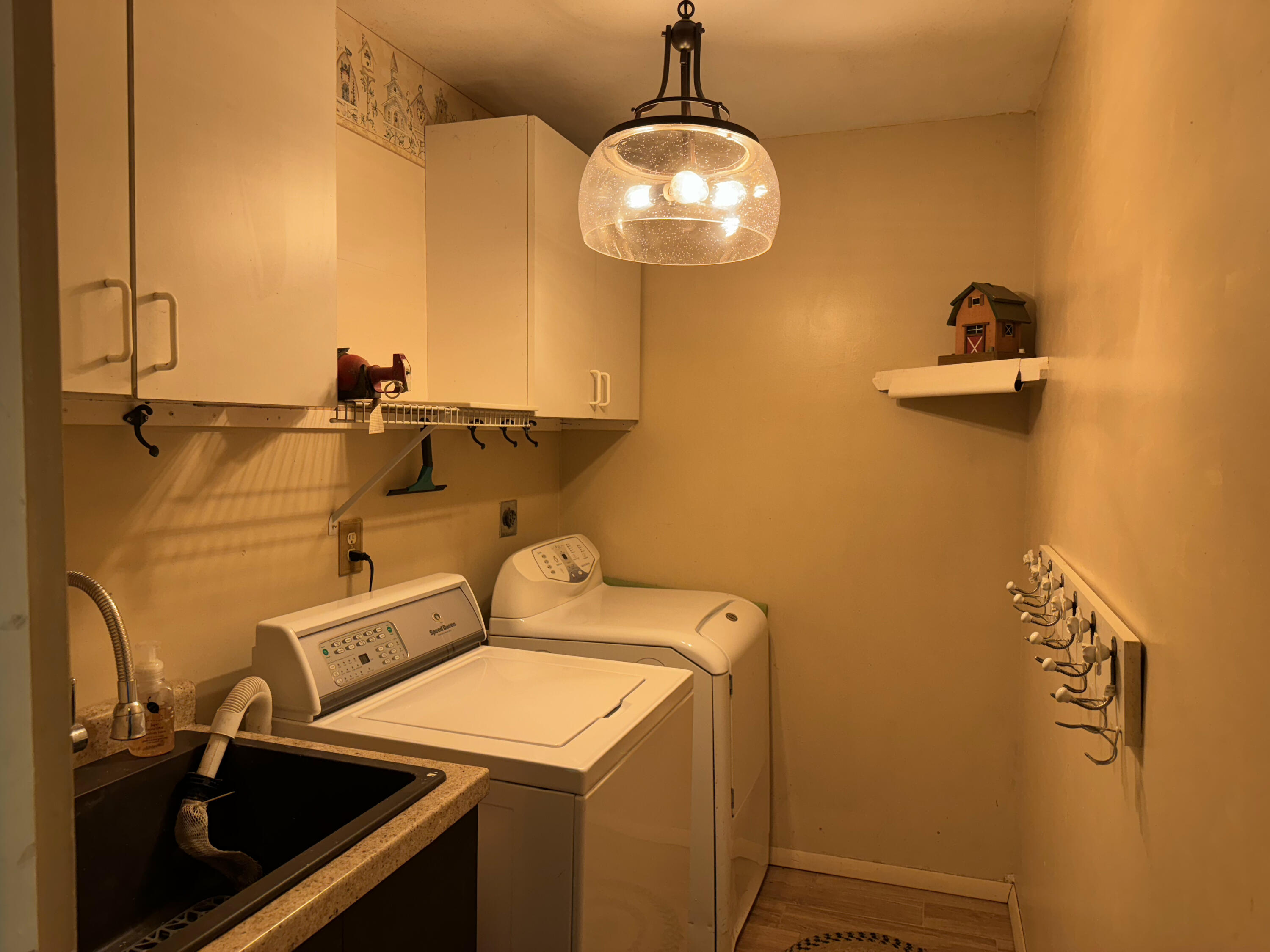 6310 Shappie Road Clarkston, MI 48348 - Photo 25 of 32 Laundry Room