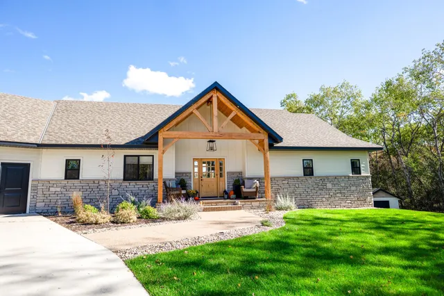 $849,000 | 131 Pine Street Northwest, New London, MN 56273