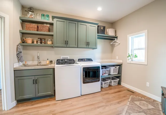 $849,000 | 131 Pine Street Northwest, New London, MN 56273