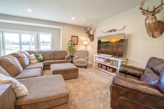 $849,000 | 131 Pine Street Northwest, New London, MN 56273