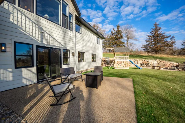 $849,000 | 131 Pine Street Northwest, New London, MN 56273