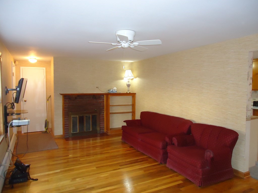 182 Manning Street Hudson, MA 01749 - Photo 4 of 24 Gallery Image 4
