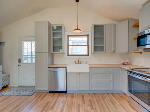 $2,400 | 1607 Woodlawn Boulevard, Unit GUEST, Austin, TX 78703