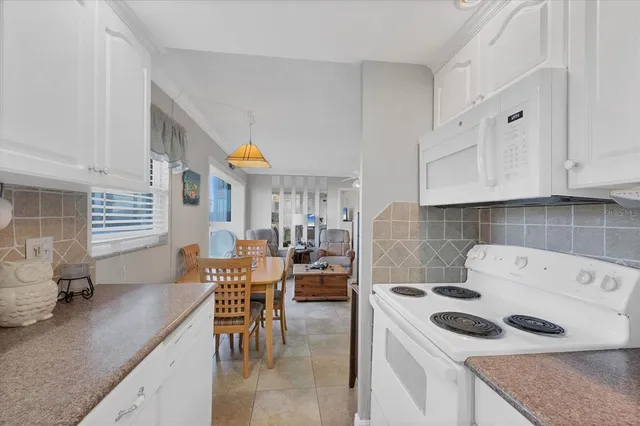 $2,000 | 1255 Tarpon Center Drive, Unit 310, Venice, FL 34285