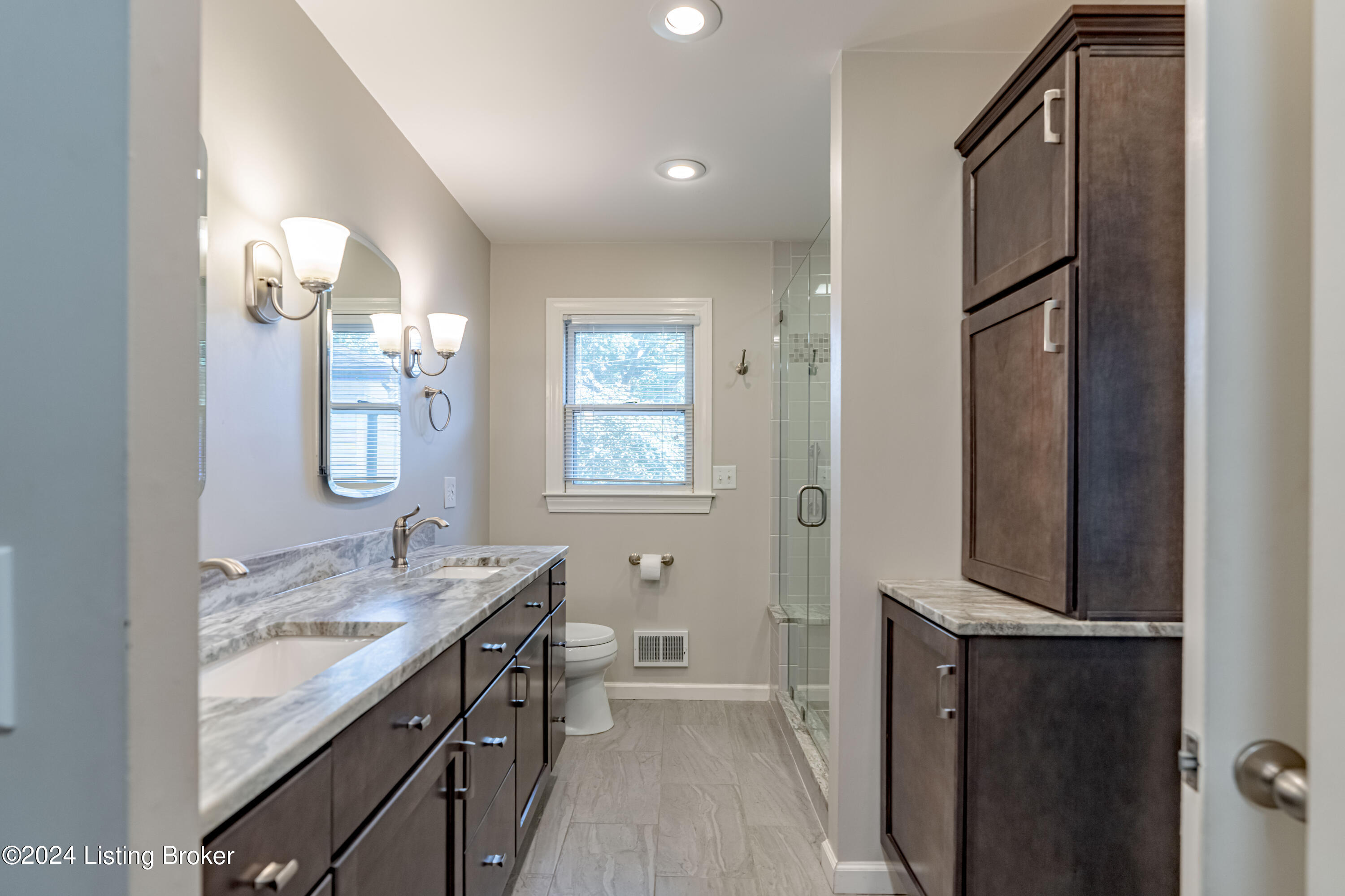 208 Tyne Road Louisville, KY 40207 - Photo 34 of 69 DSC09696