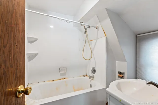 $114,900 | 13346 Irving Avenue, Blue Island, IL 60406