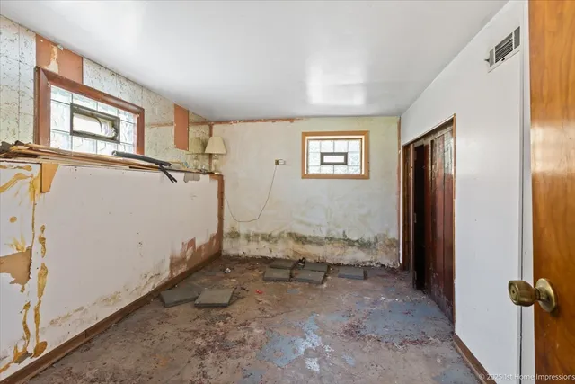 $114,900 | 13346 Irving Avenue, Blue Island, IL 60406