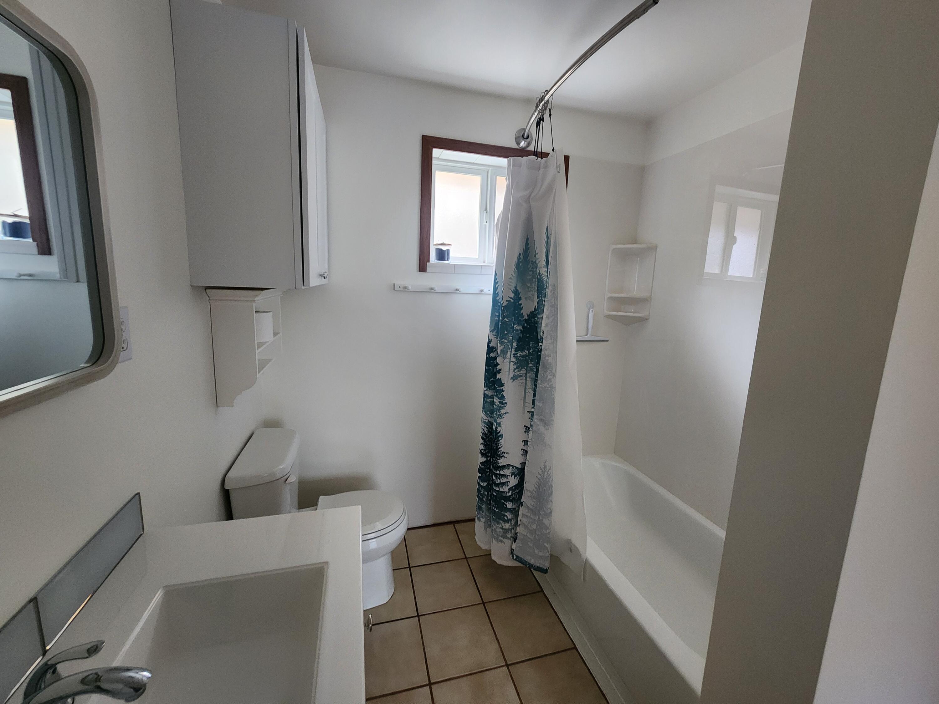 11238 East Evans Creek Road Rogue River, OR 97537 - Photo 8 of 29 a bathroom with a bathtub and a shower