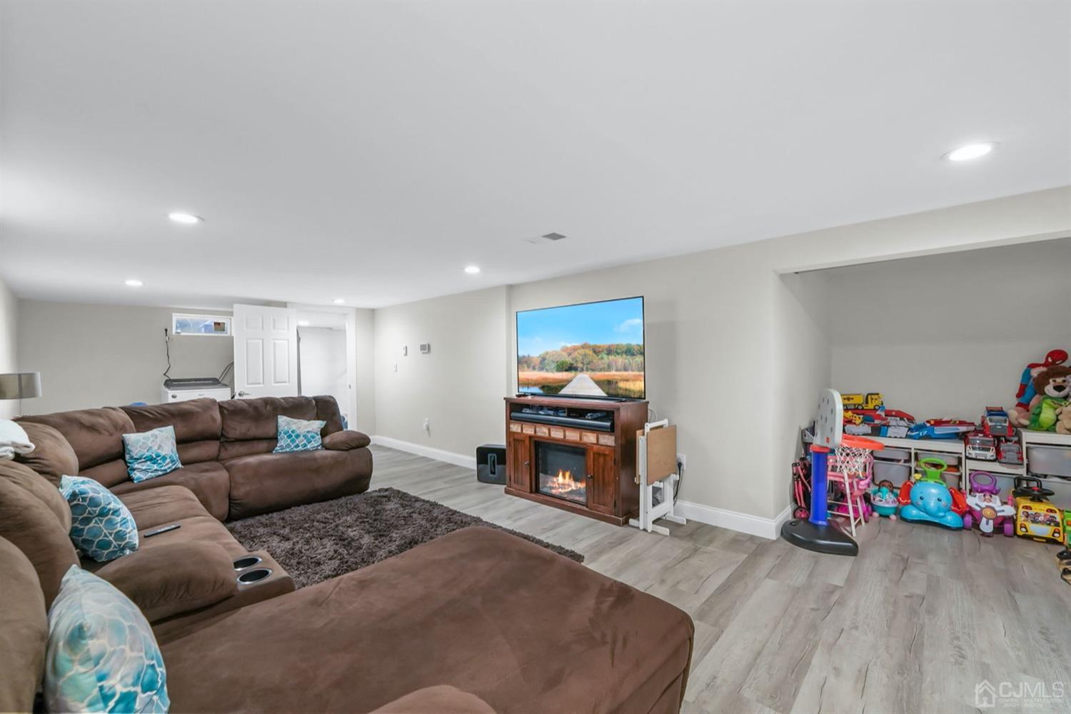 21 Burnham Road East Brunswick, NJ 08816 - Photo 17 of 18 Gallery Image 17