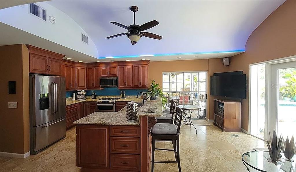 9232 80th Avenue Seminole, FL 33777 - Photo 5 of 37