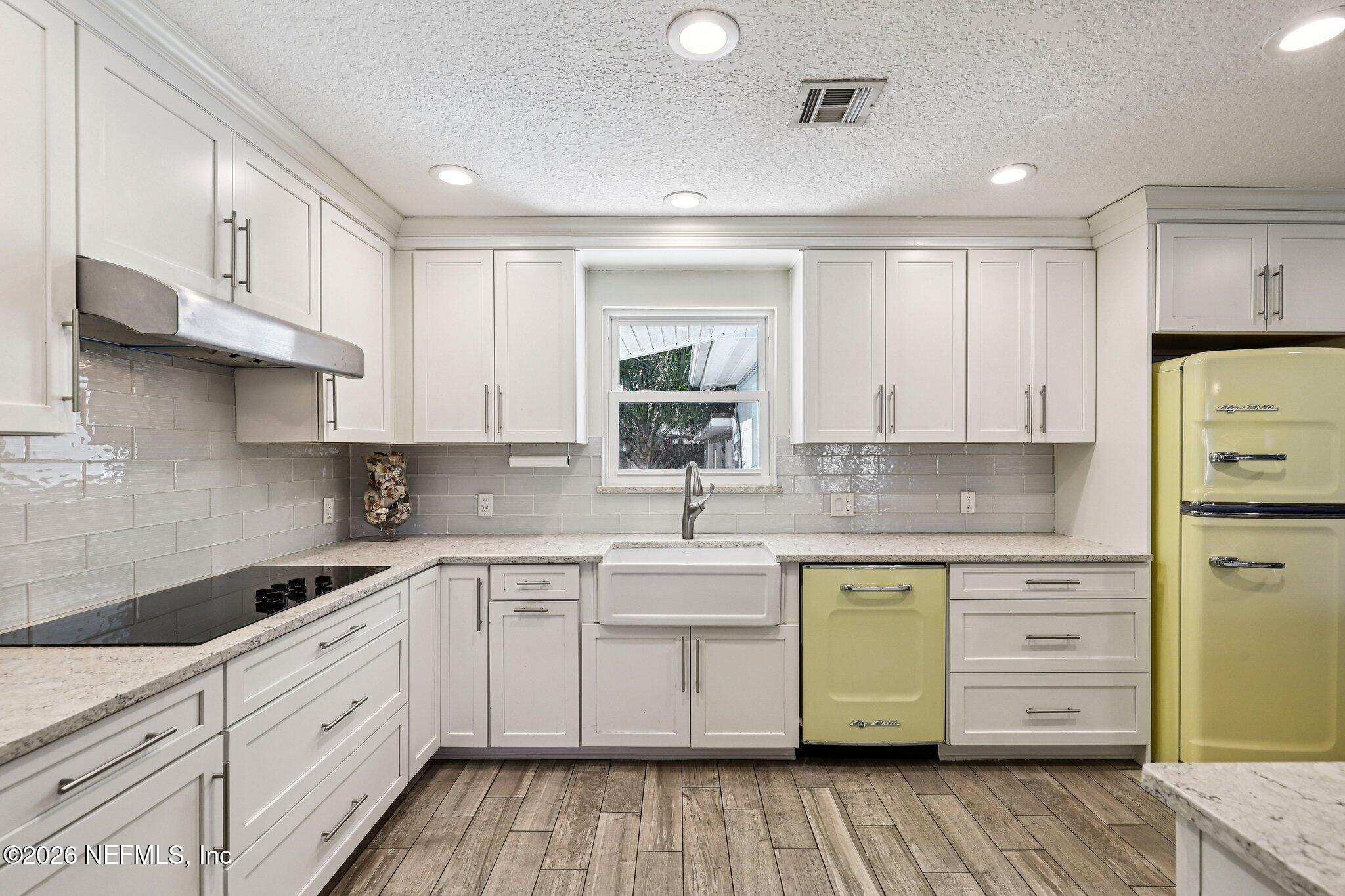 1911 Tanglewood Road Jacksonville Beach, FL 32250 - Photo 15 of 48 Kitchen