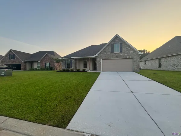 $1,900 | 23137 Antler Lake Drive, Denham Springs, LA 70726