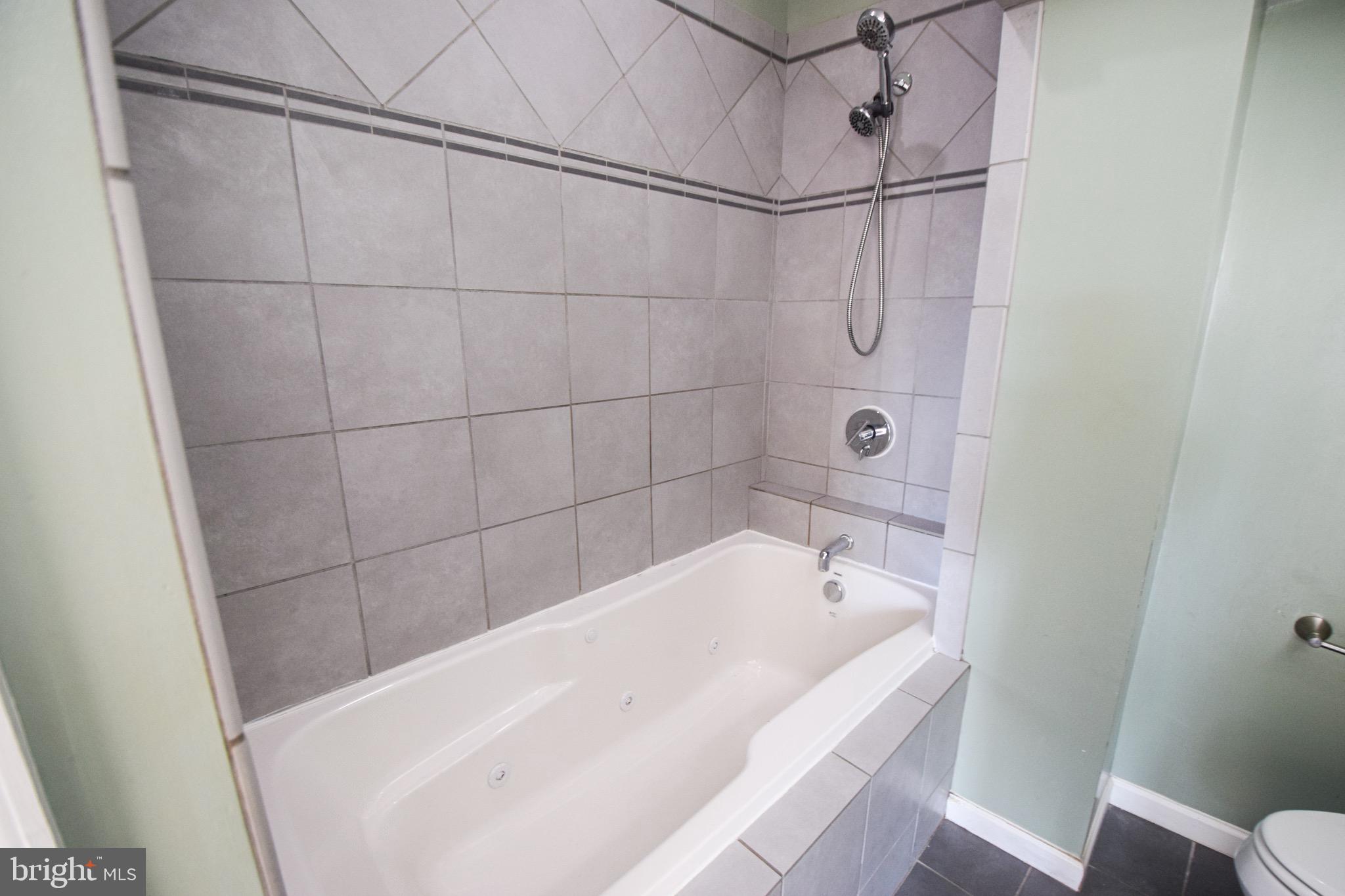 3606 Hudson Street Baltimore, MD 21224 - Photo 25 of 52 a bathroom with a bathtub