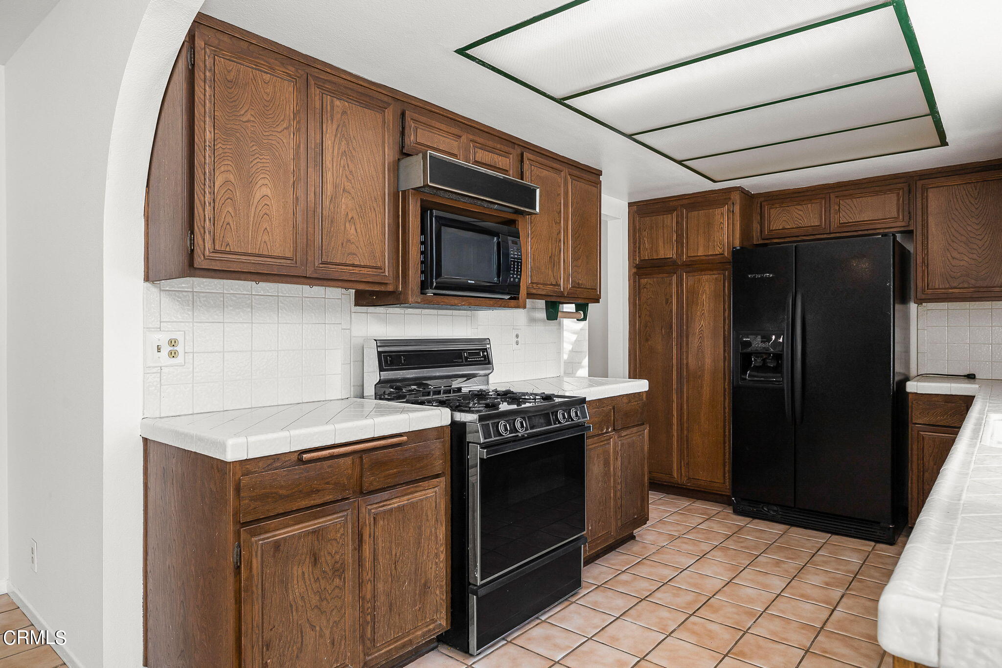 1006 Amber Drive Santa Paula, CA 93060 - Photo 15 of 37 a kitchen with a stove microwave and refrigerator