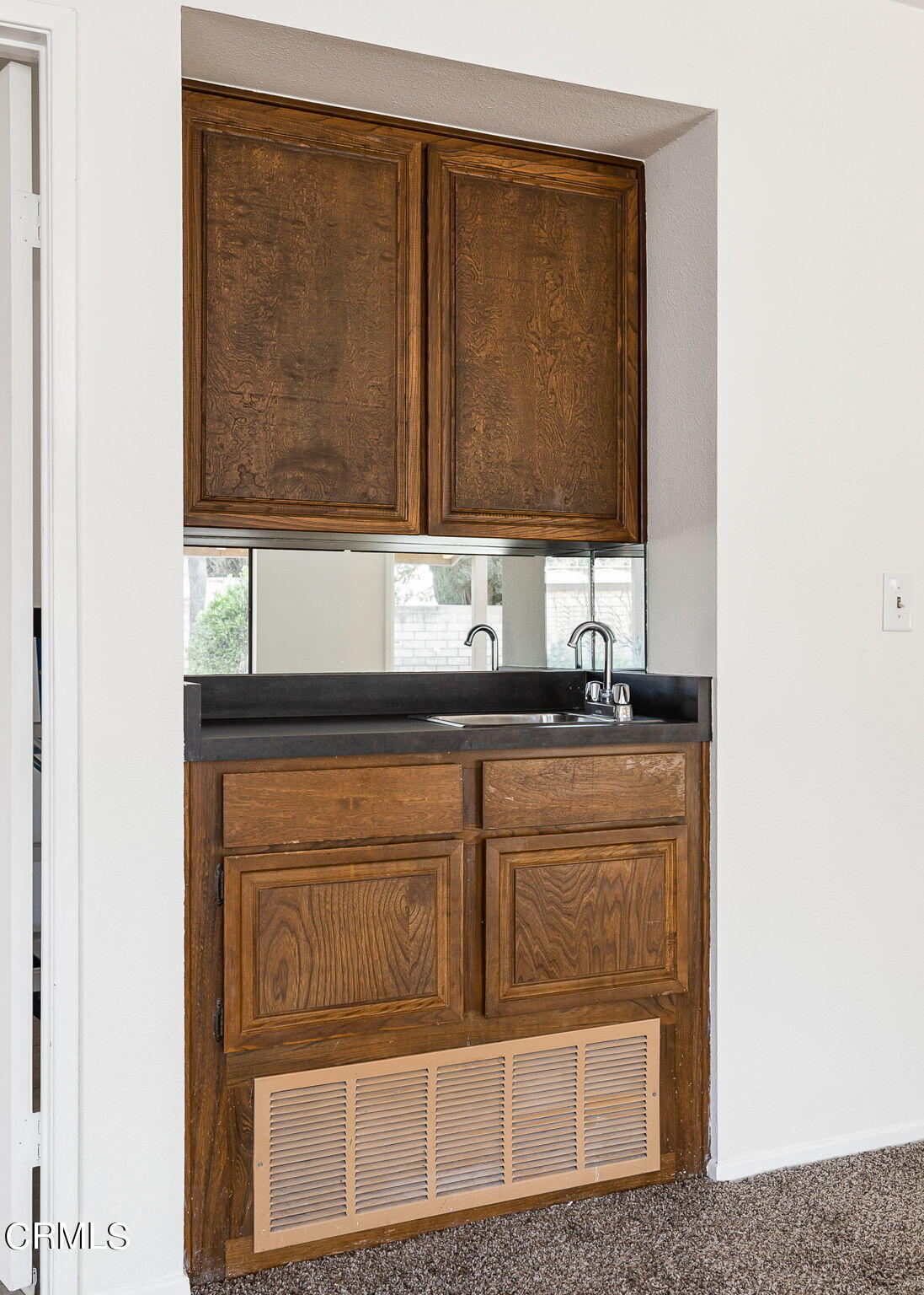 1006 Amber Drive Santa Paula, CA 93060 - Photo 17 of 37 a kitchen with a sink and a mirror