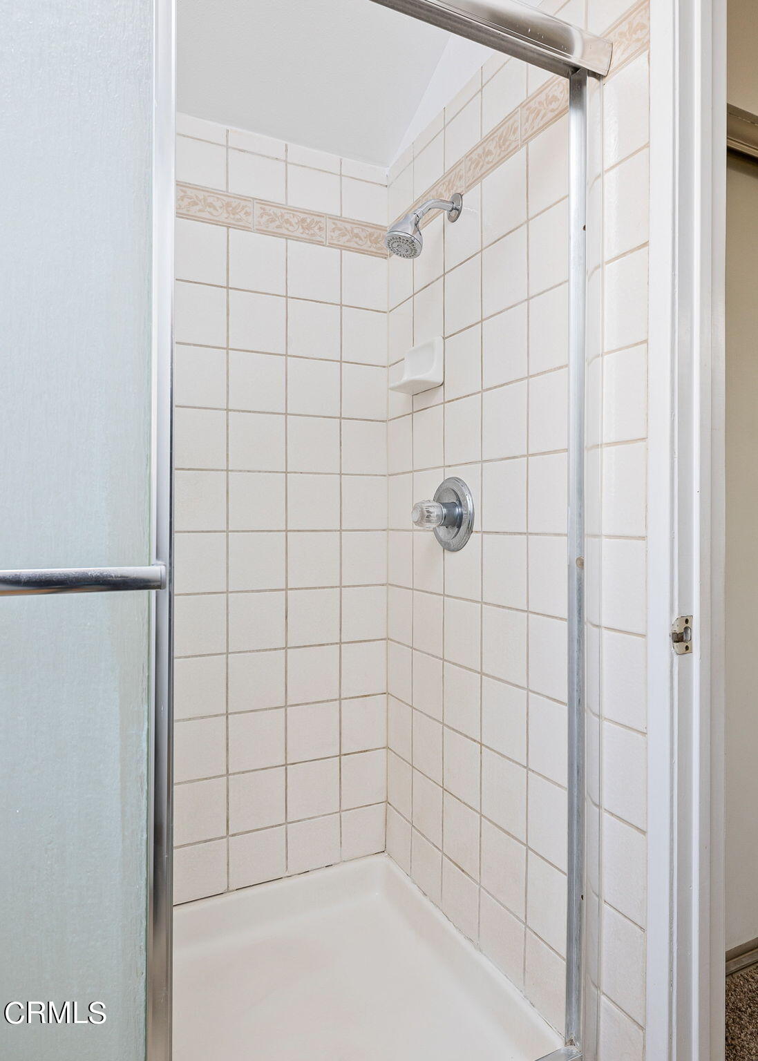 1006 Amber Drive Santa Paula, CA 93060 - Photo 21 of 37 a bathroom with a shower