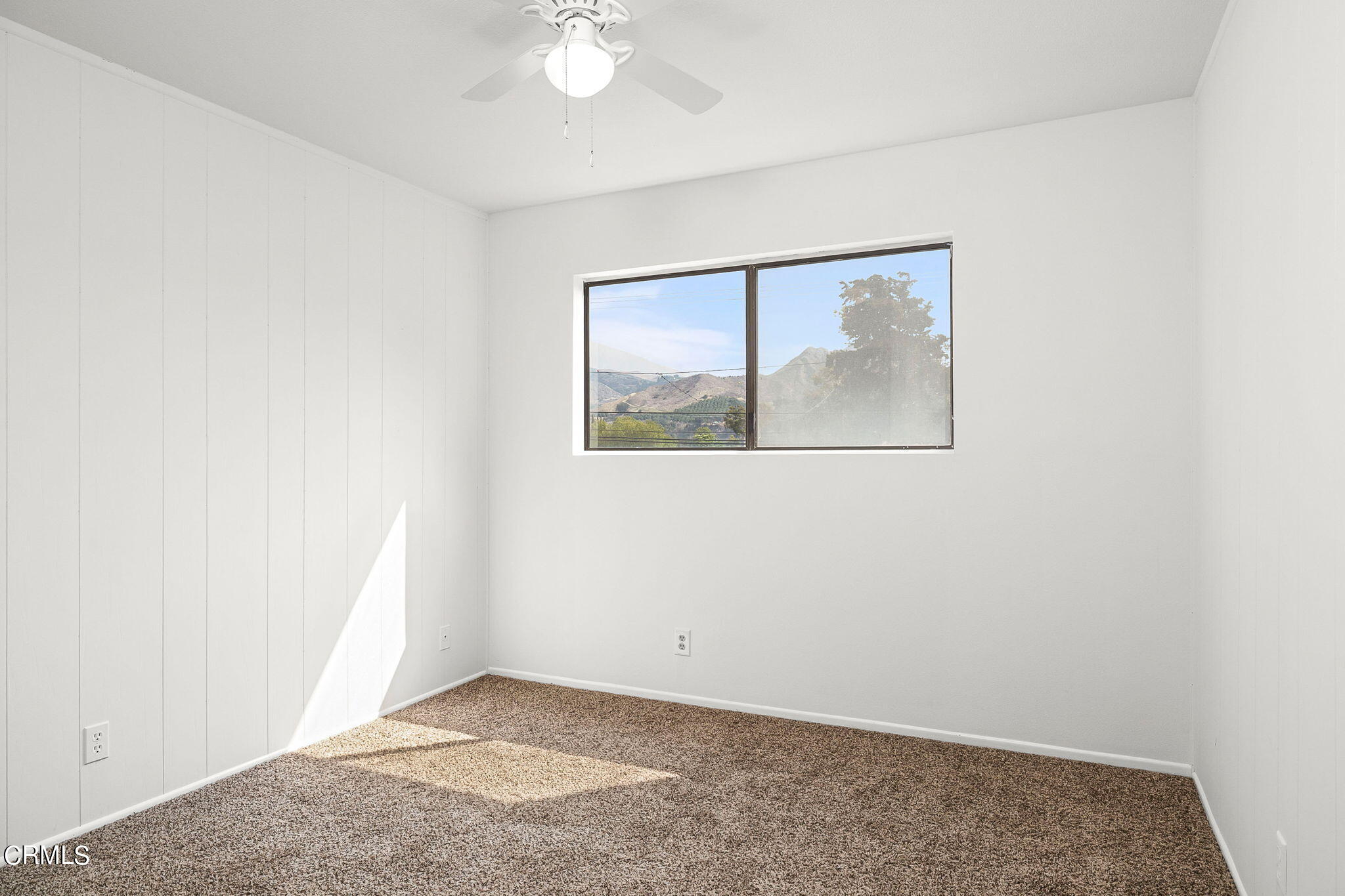 1006 Amber Drive Santa Paula, CA 93060 - Photo 22 of 37 an empty room with a window