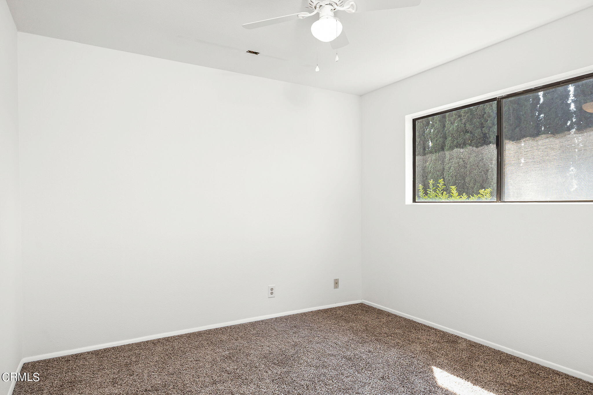 1006 Amber Drive Santa Paula, CA 93060 - Photo 24 of 37 an empty room with a window