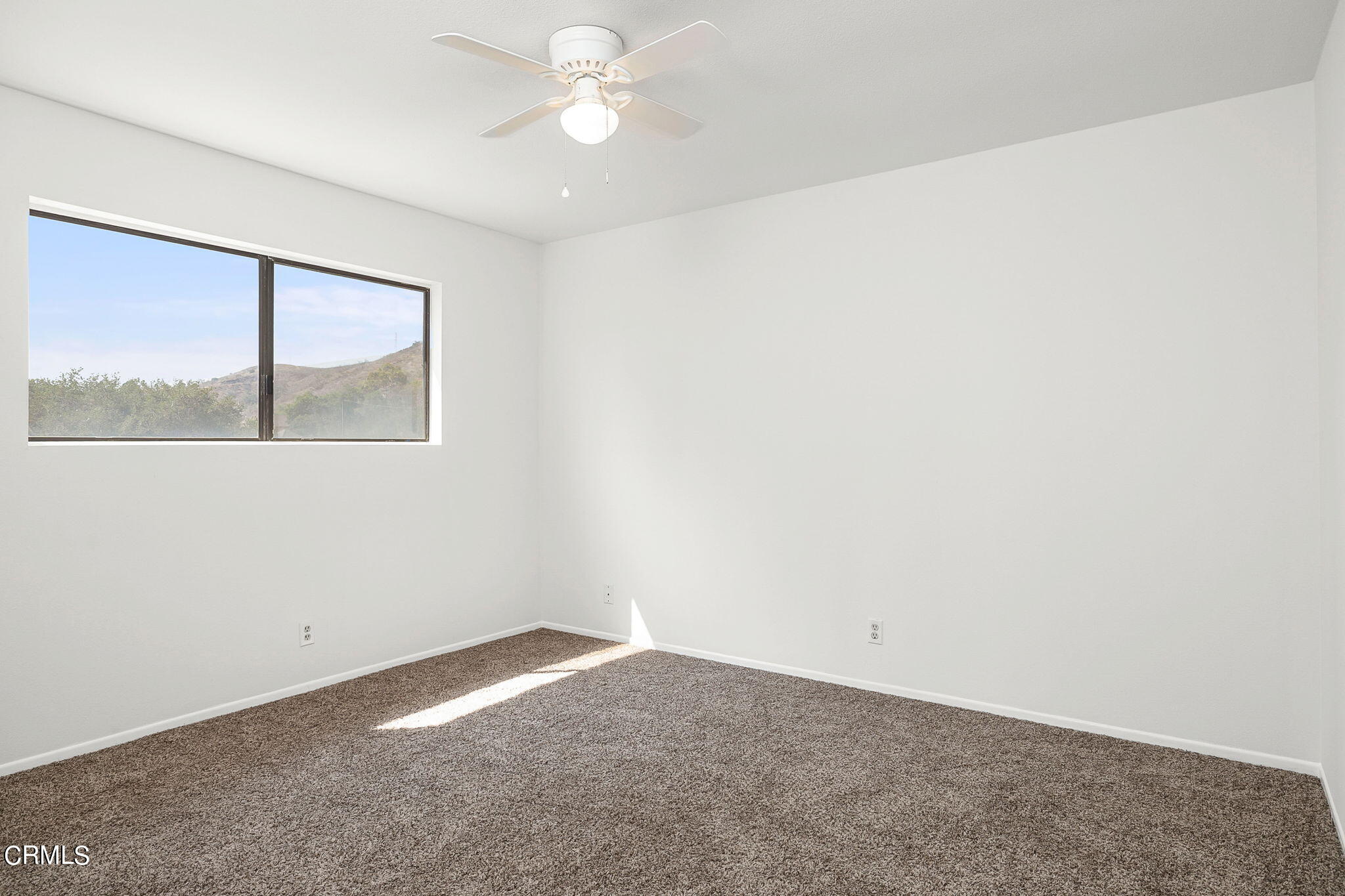 1006 Amber Drive Santa Paula, CA 93060 - Photo 26 of 37 an empty room with a window