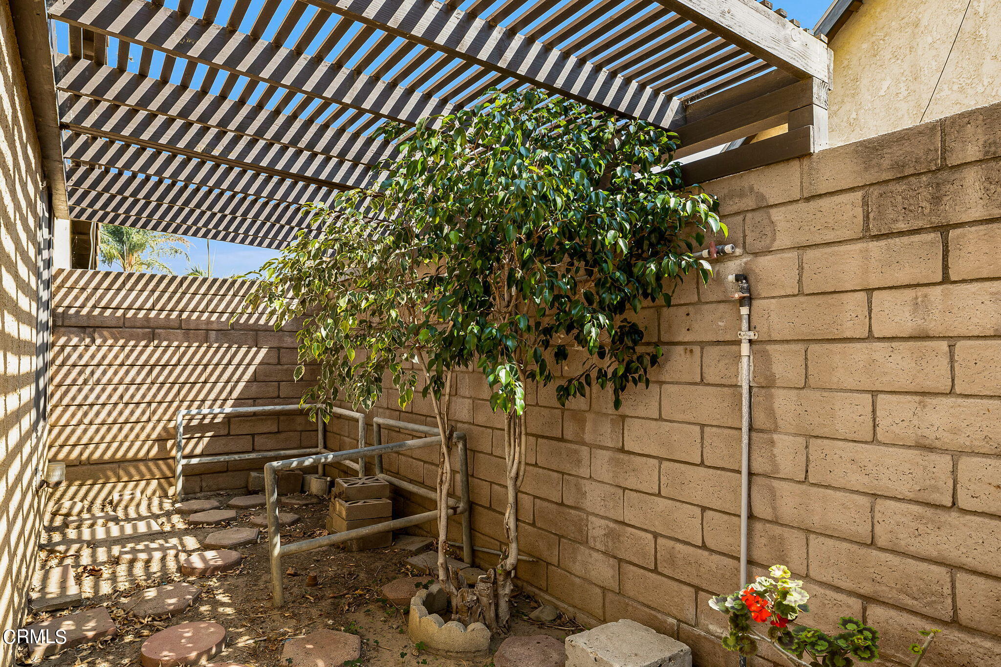 1006 Amber Drive Santa Paula, CA 93060 - Photo 36 of 37 a bathroom with a sink and a mirror