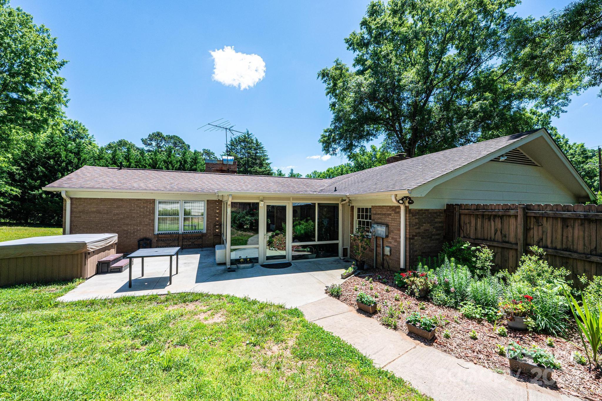 606 3rd St Place Southwest Conover, NC 28613 - Photo 10 of 41 Gallery Image 10