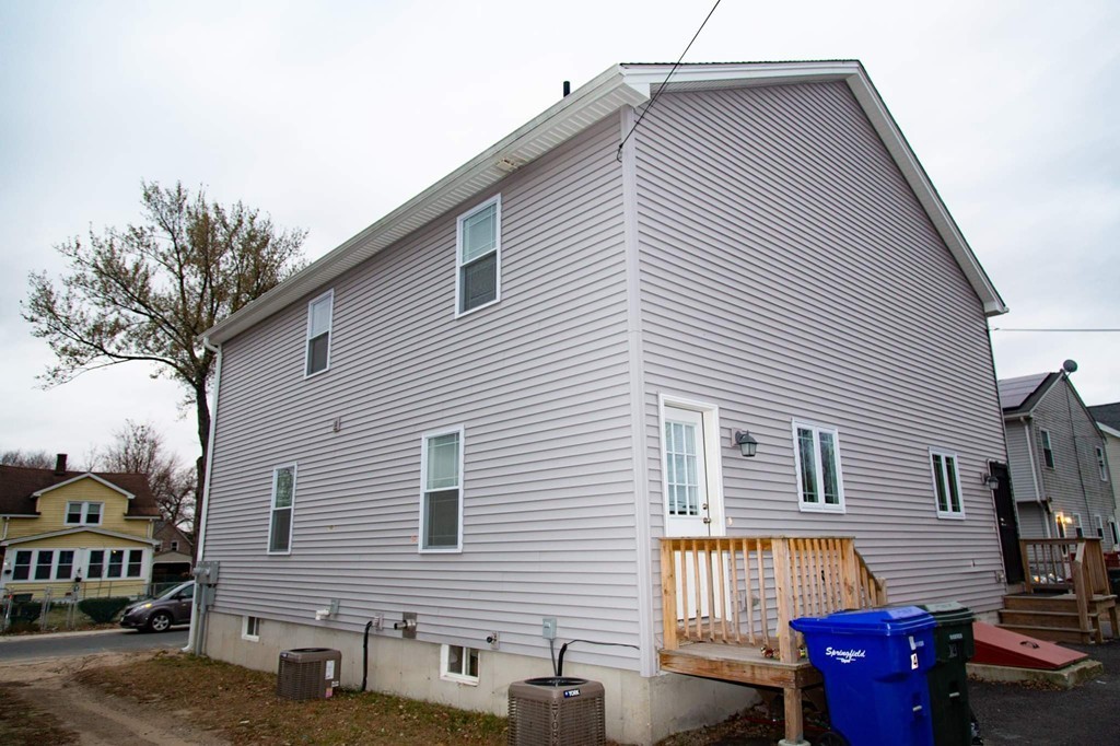 92 Manhattan Street Springfield, MA 01109 - Photo 4 of 22