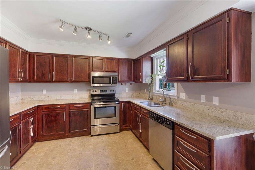 4003 Loch Mere Road High Point, NC 27265 - Photo 10 of 24 Gallery Image 10