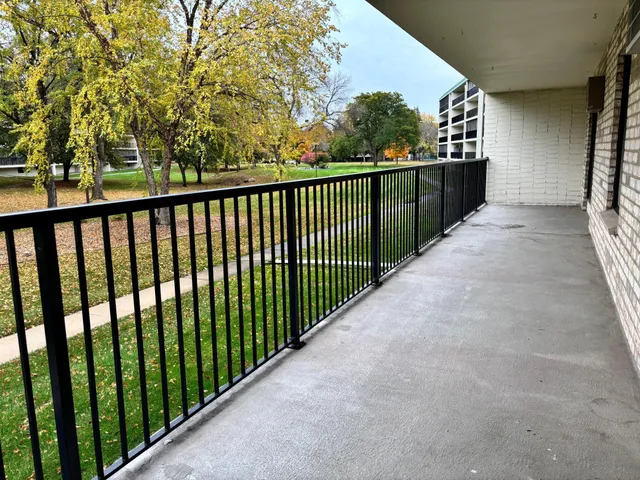 $179,000 | 10511 Cedar Lake Road, Unit 218, Minnetonka, MN 55305